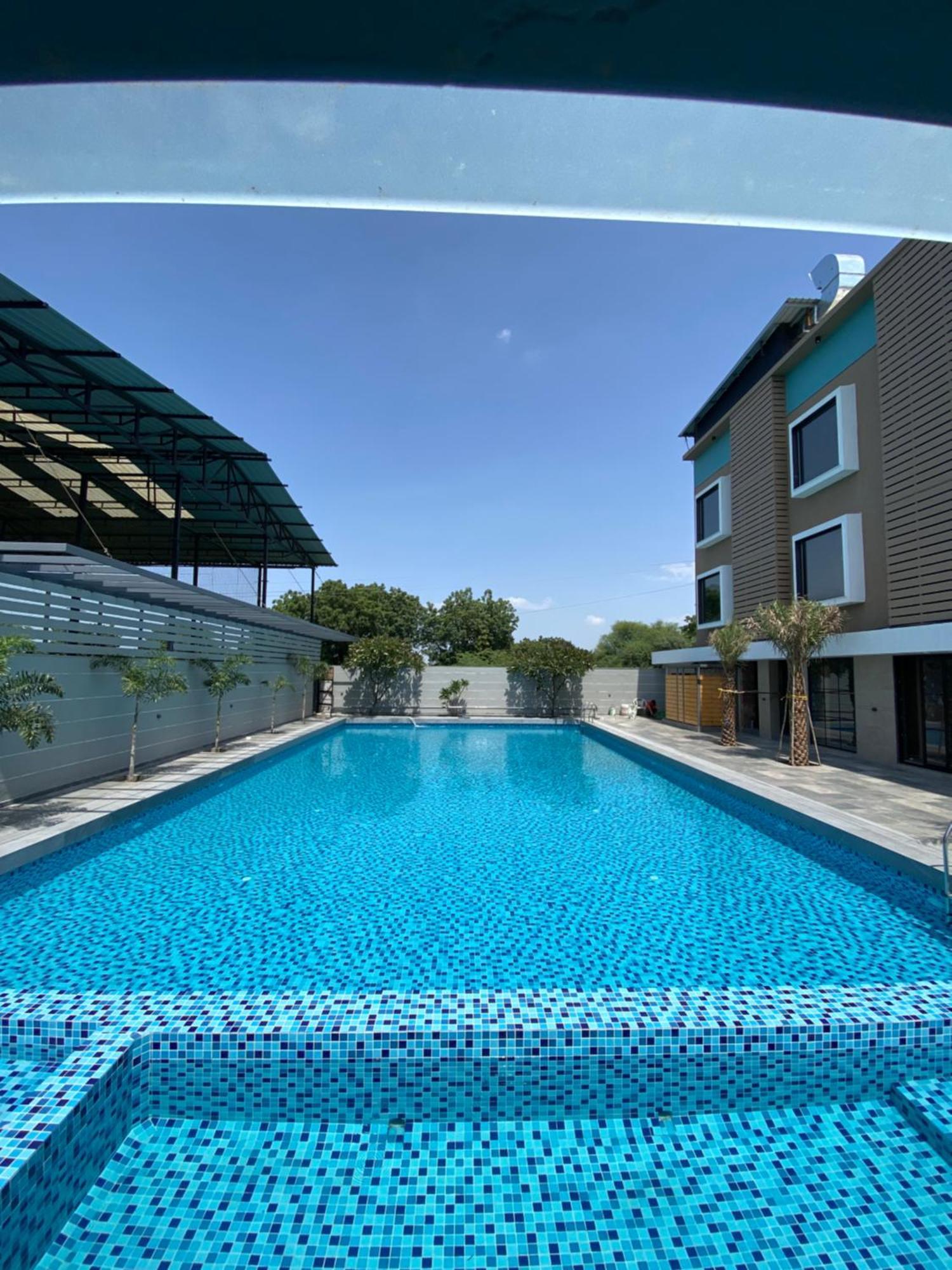The Pavilion Park Resort Mālegaon Kültér fotó