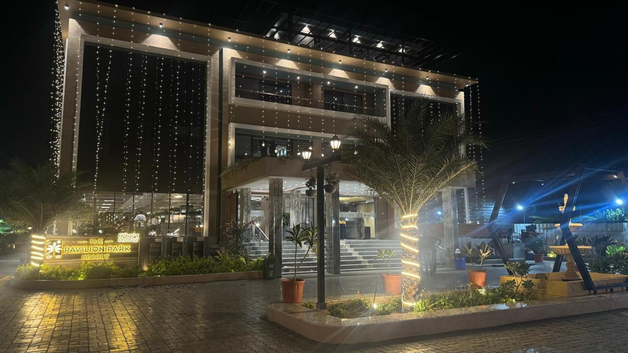 The Pavilion Park Resort Mālegaon Kültér fotó